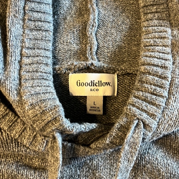 Excellent preowned condition, only were once. Made by Goodfellow in a size large - Picture 2 of 7